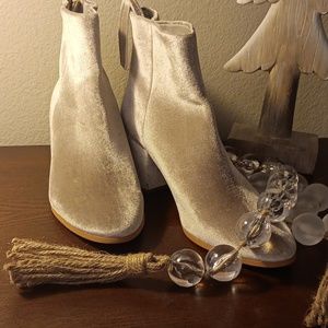 Dolce Vita Mirra velvet ankle boots 8.